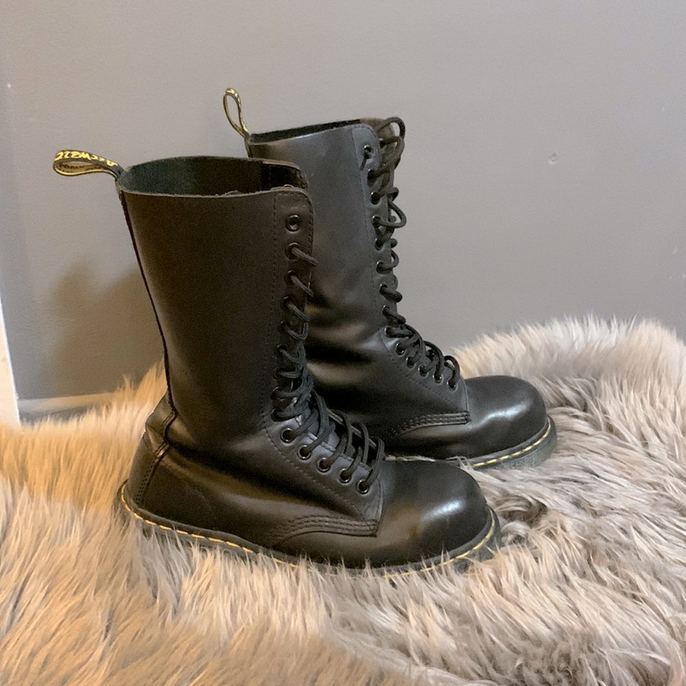 Dr Marten steel cap 14 eye boot